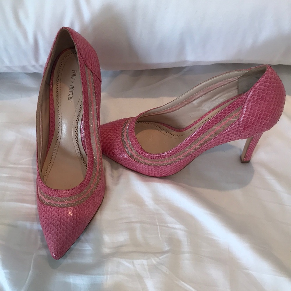 Pink Pour la Victoria Pumps